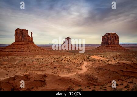 Mesas, West Mitten Butte, East Mitten Butte, Merrick Butte, Scenic Drive, Monument Valley Navajo Tribal Park, Navajo Nation, Arizona, Utah, USA Stock Photo