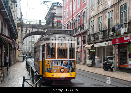 11.06.2018, Lisbon, Portugal, Europe - A tram in the historical neighbourhood of the Portuguese capital. Stock Photo