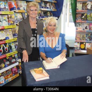 Liverpool,uk Loose Woman panalist denise welch book signing in liverpool whsmith credit ian fairbrother/Alamy Stock Photos Stock Photo
