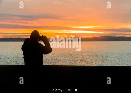 Newlyn, Cornwall, UK. 5th Apr, 2019. UK Weather. A cold but calm and colourful start to the morning at Newlyn looking out to Mounts Bay. Credit: Simon Maycock/Alamy Live News Stock Photo