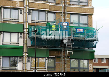 Sheffield, South Yorkshire, UK. 5th April 2019. Cladding on the Hanover Tower block in Sheffield is being replaced after failing an inspection in the wake of the Grenfell Tower fire. Credit: Alamy Live News. Stock Photo