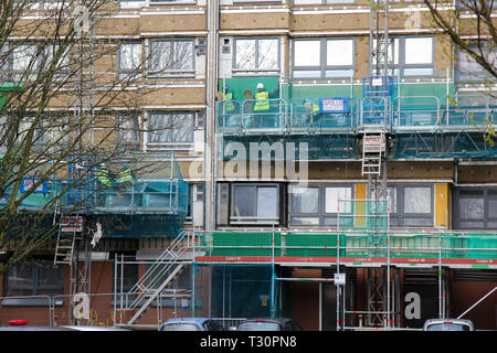 Sheffield, South Yorkshire, UK. 5th April 2019. Cladding on the Hanover Tower block in Sheffield is being replaced after failing an inspection in the wake of the Grenfell Tower fire. Credit: Alamy Live News. Stock Photo