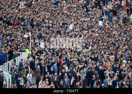 Aintree Racecourse, Aintree, UK. 5th Apr, 2019. The 2019 Grand National horse racing festival, day 2; large crowds at Aintree for Ladies Day Credit: Action Plus Sports/Alamy Live News Stock Photo