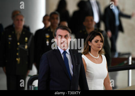 DF - Brasilia - 19/12/2019 - Christmas Cantata - Jair Bolsonaro, President  of the Republic, accompanied by Michelle