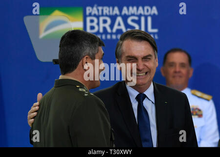 DF - Brasilia - 19/12/2019 - Christmas Cantata - Jair Bolsonaro, President  of the Republic, accompanied by Michelle