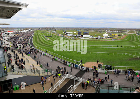 Aintree Racecourse, Aintree, UK. 5th Apr, 2019. The 2019 Grand National horse racing festival, day 2; Grandstand view of the Aintree course Credit: Action Plus Sports/Alamy Live News Stock Photo