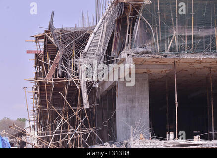 Bengaluru. 5th Apr, 2019. Photo taken on April 5, 2019 shows the collapse scene of an under-construction multi-level car parking building in Bengaluru, India. At least two laborers were killed and eight others injured Friday after the third floor of the under-construction multi-level car parking building collapsed in southern Indian city of Bengaluru, police said. Credit: Stringer/Xinhua/Alamy Live News Stock Photo