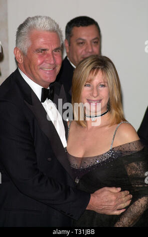 LOS ANGELES, CA. February 22, 2001: Actress/singer/director BARBRA STREISAND & actor husband JAMES BROLIN at the American Film Institute gala, in Beverly Hills, where she was honored with the Institute's 29th Annual Life Achievement Award. © Paul Smith/Featureflash Stock Photo