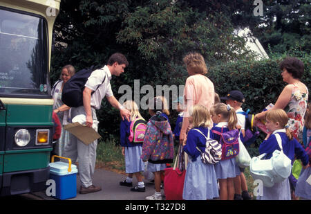 Children getting on school bus Stock Photo: 23367011 - Alamy