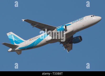 Clickair Airbus A320 departing from Malta Stock Photo - Alamy