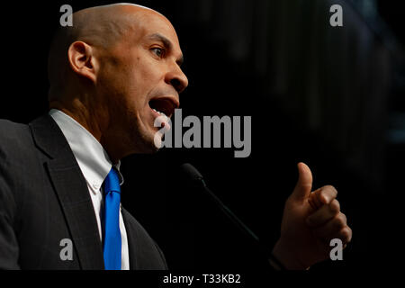 New York City, United States. 05th Apr, 2019. Democratic presidential candidate Cory Booker speaks at the third day of the National Action Network's 26th national convention in New York City on April 5, 2019. The convention featured speeches and panel discussions around issues such as voting rights, criminal justice reform, immigration, health care, education, corporate responsibility, and economic equity. Credit: Michael Nigro/Pacific Press/Alamy Live News Stock Photo