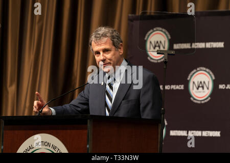 New York, United States. 05th Apr, 2019. Democratic Presidential candidate US Senator Sherrod Brown speaks during National Action Network 2019 convention at Sheraton Times Square. Credit: Lev Radin/Pacific Press/Alamy Live News Stock Photo