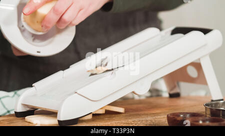 https://l450v.alamy.com/450v/t33p3n/slicing-organic-gold-potatoes-on-a-v-blade-mandoline-to-prepare-scalloped-potatoes-t33p3n.jpg