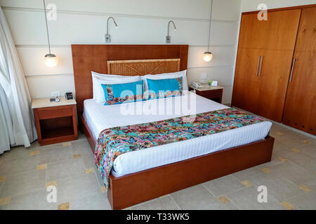 Cartagena Colombia,El Lagito,Bocagrande,Hotel Dann,hotel,guest room,inside interior,king size platform bed,contemporary decor,COL190121088