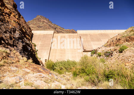 Concrete dam at Presa del Parralillo reservoir, Gran Canaria, Canary Islands Stock Photo