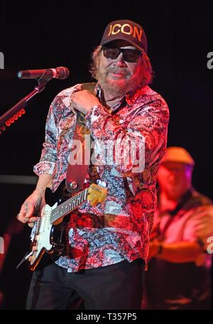 Hiawassee, GA, USA. 6th Apr, 2019. Hank Williams Jr. on stage for Hank Williams Jr. in Concert, Georgia Mountain Fairgrounds, Hiawassee, GA April 6, 2019. Credit: Derek Storm/Everett Collection/Alamy Live News Stock Photo