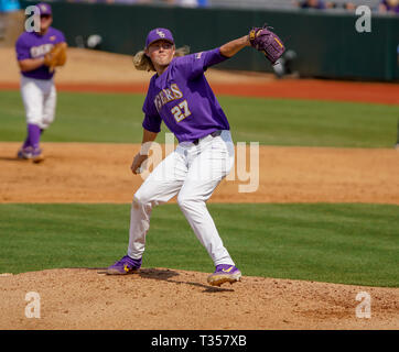 Louisiana, USA. 06th Apr, 2019. LSU MATTHEW BECK (27) makes a pitch against Texas A&M at Alex Box Stadium. Credit: Jerome Hicks/ZUMA Wire/Alamy Live News Credit: ZUMA Press, Inc./Alamy Live News Stock Photo