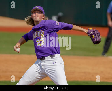 Louisiana, USA. 06th Apr, 2019. LSU MATTHEW BECK (27) makes a pitch against Texas A&M at Alex Box Stadium. Credit: Jerome Hicks/ZUMA Wire/Alamy Live News Credit: ZUMA Press, Inc./Alamy Live News Stock Photo