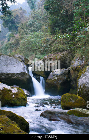 Scenic waterfall on the trek to Sandakphu Stock Photo