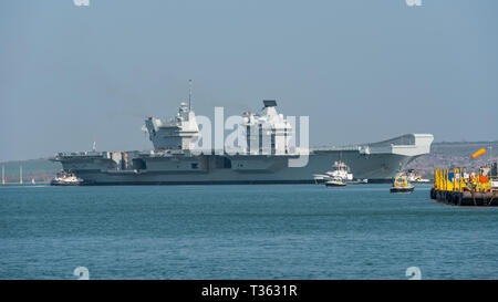 The British Royal Navy aircraft carrier HMS Queen Elizabeth (R08) departs Portsmouth, UK on 1/4/19 for a short docking period at Rosyth, Scotland. Stock Photo
