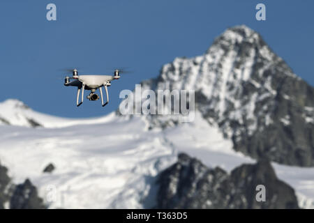 Close-up of drone flying in front of Mount Shuksan in autumn from Mount Baker-Snoqualmie National Forest Stock Photo