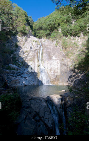 Picture of the Nunobiki waterfall on the hike between Kobe and the Herbal Garden in Kobe, Japan Stock Photo
