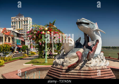Cambodia, Kampong (Kompong) Cham, River Mekong riverside promenade, Giant Mekong Catfish sculpture Stock Photo