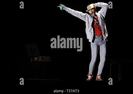 MC ROGER Accrochez-vous, MC Roger débarque sur la scène de l’humour comme un OVNI descendu des alpages suisses !   Stock Photo