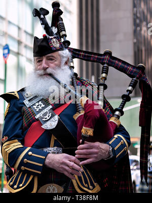 New York City, USA. 06th Apr, 2019. For the 21st year the National Tartan Parade celebrating the contributions made by Scots and Scottish Americance took place in New York City. Renowned comedian and actor Sir Billy Connolly was this year's Grand Marshall. Credit: Gabriele Holtermann Gorden/Pacific Press/Alamy Live News Stock Photo