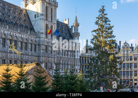 The Brussels Town Hall with Christmas tree and market in front. This Gothic building is located on the famous Grand Place in Brussels and is considere Stock Photo