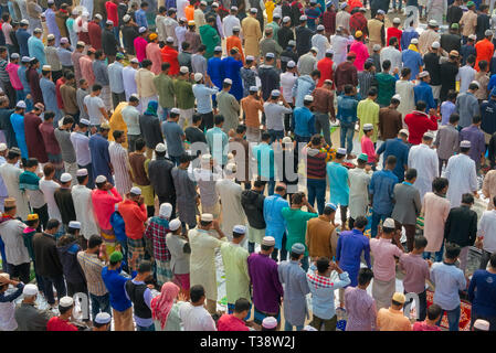 Pilgrims praying at Bishwa Ijtema, Dhaka, Bangladesh Stock Photo