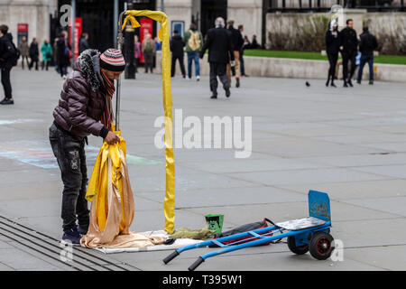 Street Entertainer, Trafalgar Square, London, Saturday, March 23, 2019.Photo: David Rowland / One-Image.com Stock Photo