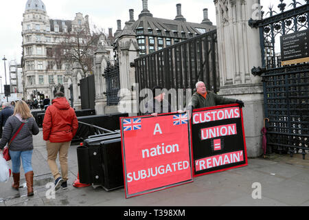 Protesters with Brexit posters supporting leaving the EU outside the Houses of Parliament in Westminster London England UK  4 April 2019  KATHY DEWITT Stock Photo