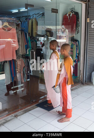 buddhist nuns with begging bowl outside a shop in  Bogyoke Aung San Market,Yangon, Myanmar (Burma) Stock Photo