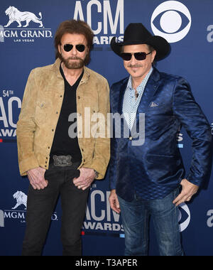 Las Vegas, USA. 7th Apr 2019. Kix Brooks, Ronnie Dunn attends the 54th Academy Of Country Music Awards at MGM Grand Hotel & Casino on April 07, 2019 in Las Vegas, Nevada. Photo: imageSPACE /MediaPunch Credit: MediaPunch Inc/Alamy Live News Stock Photo