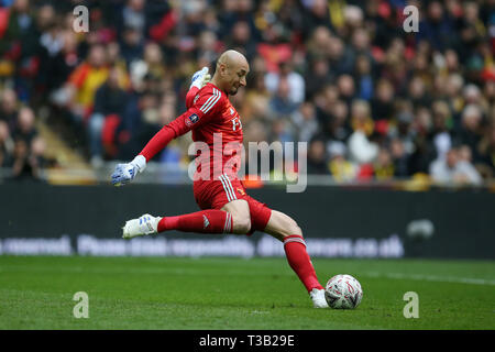 London, UK. 07th Apr, 2019. Watford goalkeeper Heurelho Gomes in action.The Emirates FA Cup, semi-final match, Watford v Wolverhampton Wanderers at Wembley Stadium in London on Sunday 7th April 2019. this image may only be used for Editorial purposes. Editorial use only, license required for commercial use. No use in betting, games or a single club/league/player publications . pic by Andrew Orchard/Andrew Orchard sports photography/Alamy Live news Credit: Andrew Orchard sports photography/Alamy Live News Stock Photo