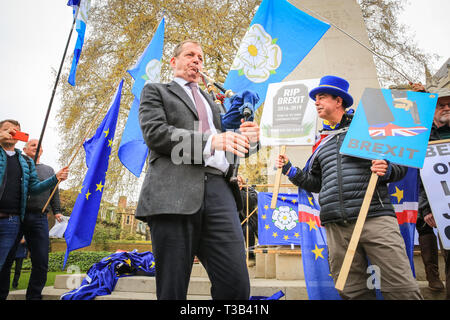 Westminster, UK, 08th April 2019. Alastair Campbell plays his bagpipes, with the protesters singing along. Sodem, group of Anti-Brexit protesters outside the Houses of Parliament in Westminster have organised a 'Brexit Sing Off', and are joined by Yorkshire for Europe, opera singer Dame Sarah Connolly, journalist and former Labour Communications Director Alastair Campbell and others for a musical protest against Brexit. Credit: Imageplotter/Alamy Live News Stock Photo