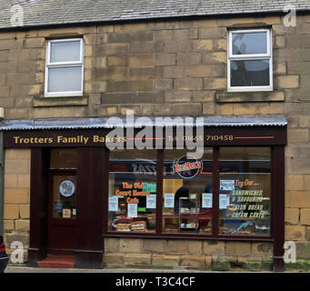 Trotters Family Bakers Queen Street Amble Amble is a small town on the north east coast of Northumberland in North East England. Cw 6682 Stock Photo