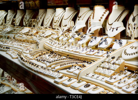Garnet jewelry shop, window display Stock Photo