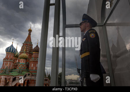 A soldier of the Presidential regiment stands in the guard of honor at the gate of the Spasskaya tower of the Moscow Kremlin,Russia Stock Photo