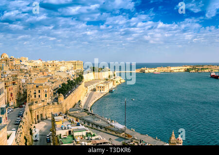 Valletta, Malta: View over Grand Harbor and the city of Valletta from Upper Barrakka Gardens Stock Photo