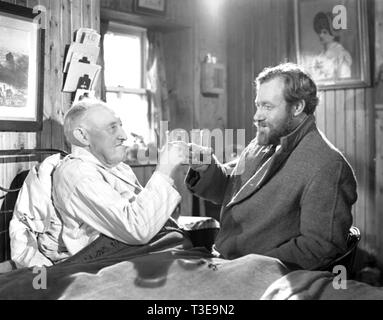 WHISKY GALORE 1949 Ealing Studios film with James Robertson Justice at right Stock Photo