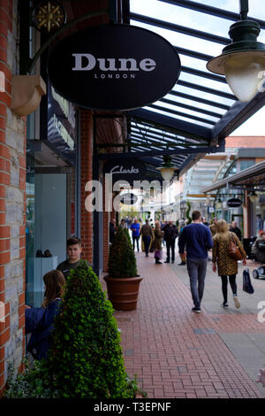 clarks outlet stores in london