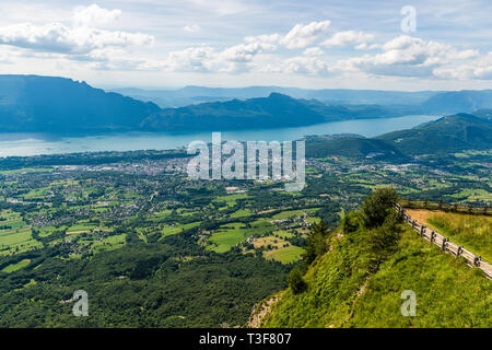The city of Aix-les-Bains and Lake Bourget (eastern France) Overview from the Revard Belvedere (1562m) in the heart of the Bauges Massif Regional Natu Stock Photo