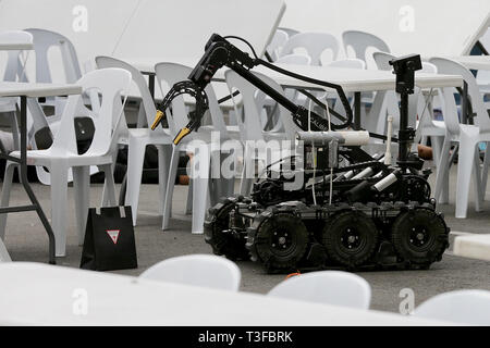 Quezon City. 9th Apr, 2019. A bomb disposal robot of the Philippine National Police retrieves a bag containing a mock bomb during a bomb drill in Quezon City, the Philippines, April. 9, 2019. The Philippine National Police (PNP) and various rescue units conducted the drill to demonstrate their capabilities in responding to a bombing situation on Tuesday. Credit: ROUELLE UMALI/Xinhua/Alamy Live News Stock Photo