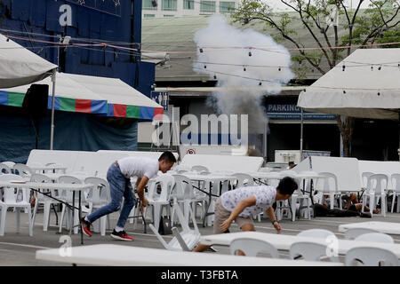 Quezon City. 9th Apr, 2019. Mock tourists participate in a bomb drill in Quezon City, the Philippines, April. 9, 2019. The Philippine National Police (PNP) and various rescue units conducted the drill to demonstrate their capabilities in responding to a bombing situation on Tuesday. Credit: ROUELLE UMALI/Xinhua/Alamy Live News Stock Photo