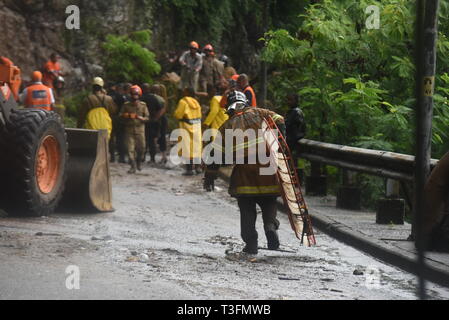 Rio De Janeiro, Brazil. 09th Apr, 2019. Fire units are looking for missing persons after a landslide. The landslide was caused by heavy rainfall. Local media report at least seven dead. Credit: Fabio Teixeira/dpa/Alamy Live News Stock Photo