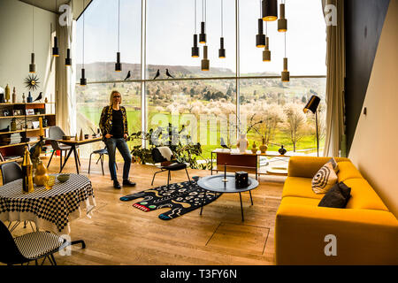 Interior views from the Vitra house. With a view of the beautiful landscape and a whole squadron of hand grenades in the air. Sounds threatening? We're talking about the pendant lamp that Alvar Aalto designed for Artek in 1952. Its simple appearance is reminiscent of industrial design and earned it the name Hand Grenade. In times of the Cold War one was apparently not so sensitive with nicknames. Vitra Campus in Weil am Rhein, Germany Stock Photo