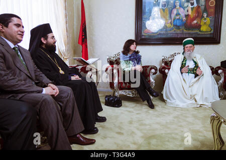 Tirana, Albania : Bektashi leader Haxhi Dede Reshat Bardhi receives dignataries of other religions and political leaders at the World Headquarters of  Stock Photo