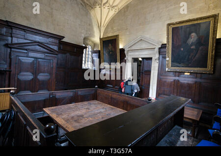 Visitors on a guided tour inside the Chancellor's Court at the Bodleian Library in Oxford, Britain. Stock Photo